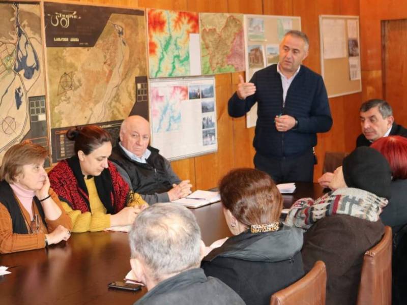 ცაგერის მუნიციპალიტეტის მერის მოვალეობის შემსრულებელმა ალუდა თუთისანმა მერიაში...